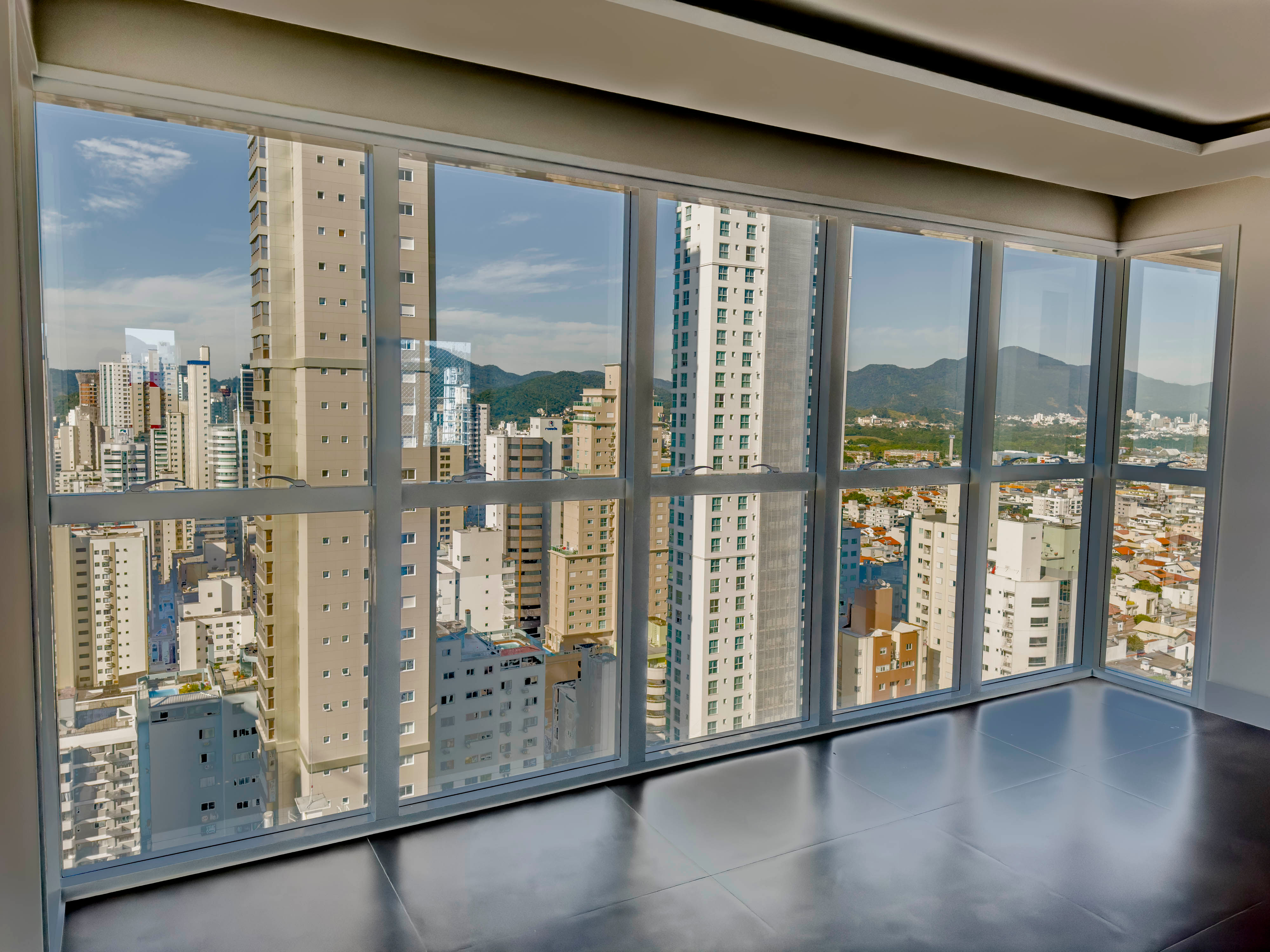 Venda de andar alto no Exuberance Residence