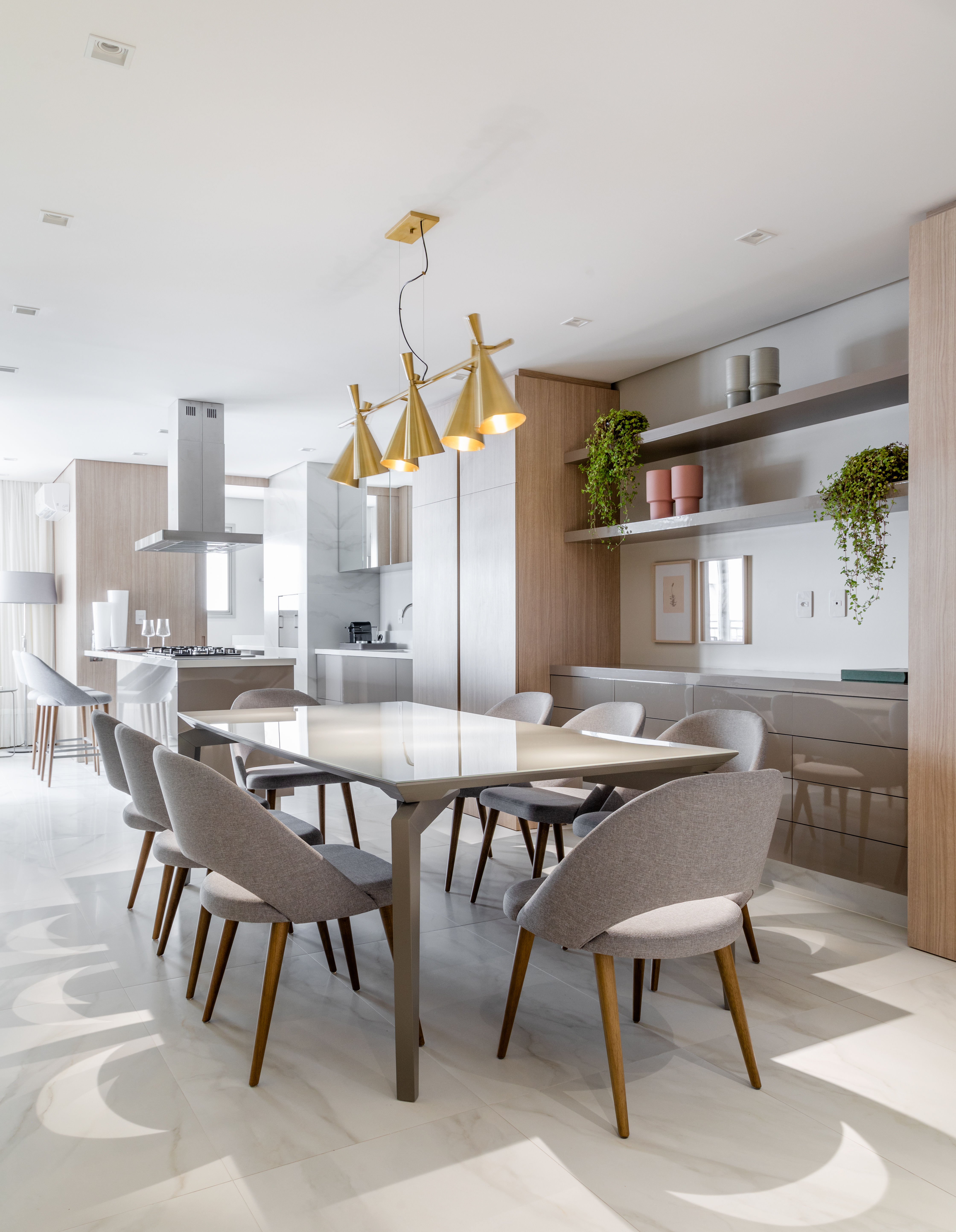 Venda de andar alto no Charmant Residence