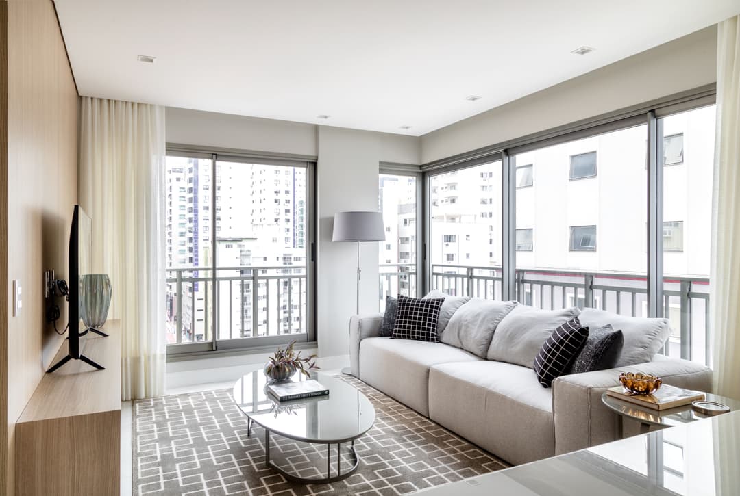 Venda de andar alto no Charmant Residence