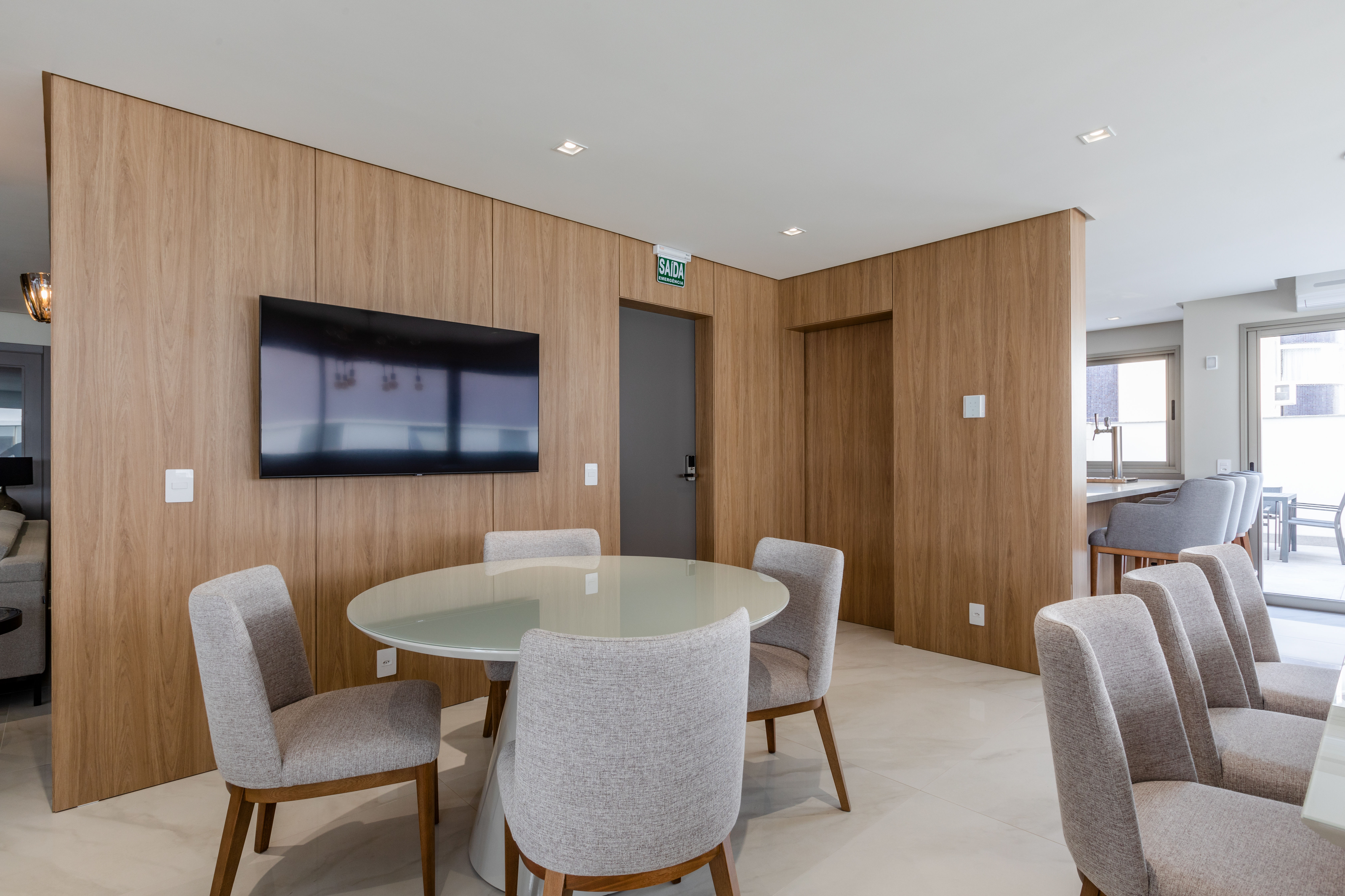 Venda de andar alto no Charmant Residence