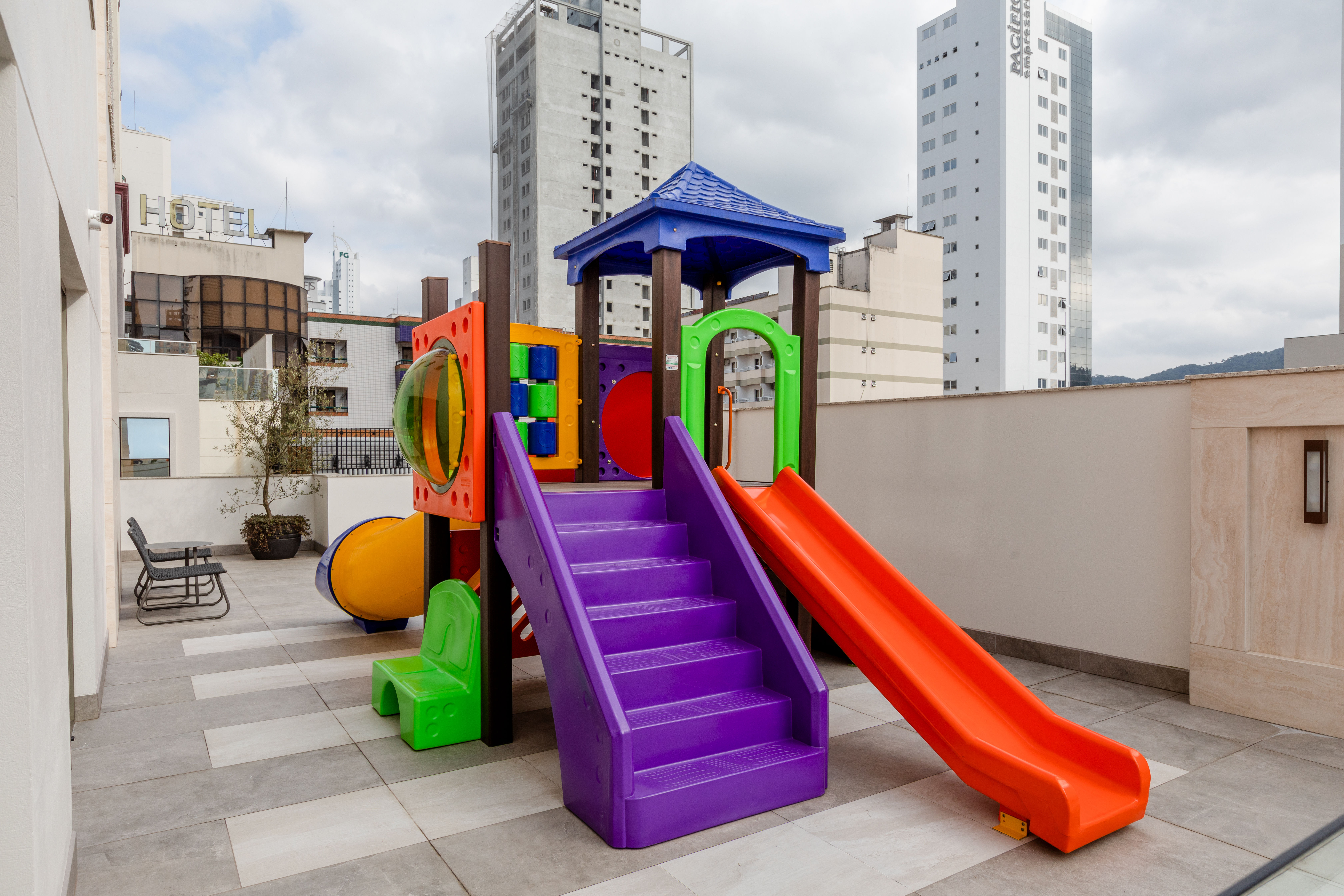 Andar alto no Charmant Residence