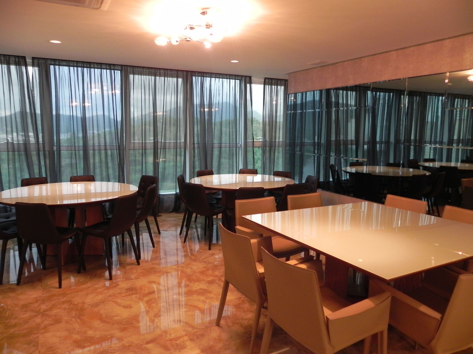 Apto à venda no Marina Beach Towers