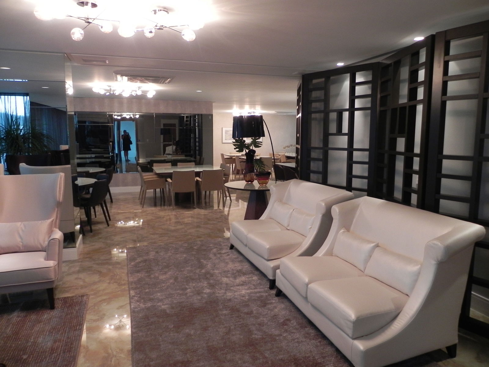 Venda de andar alto no Marina Beach Towers