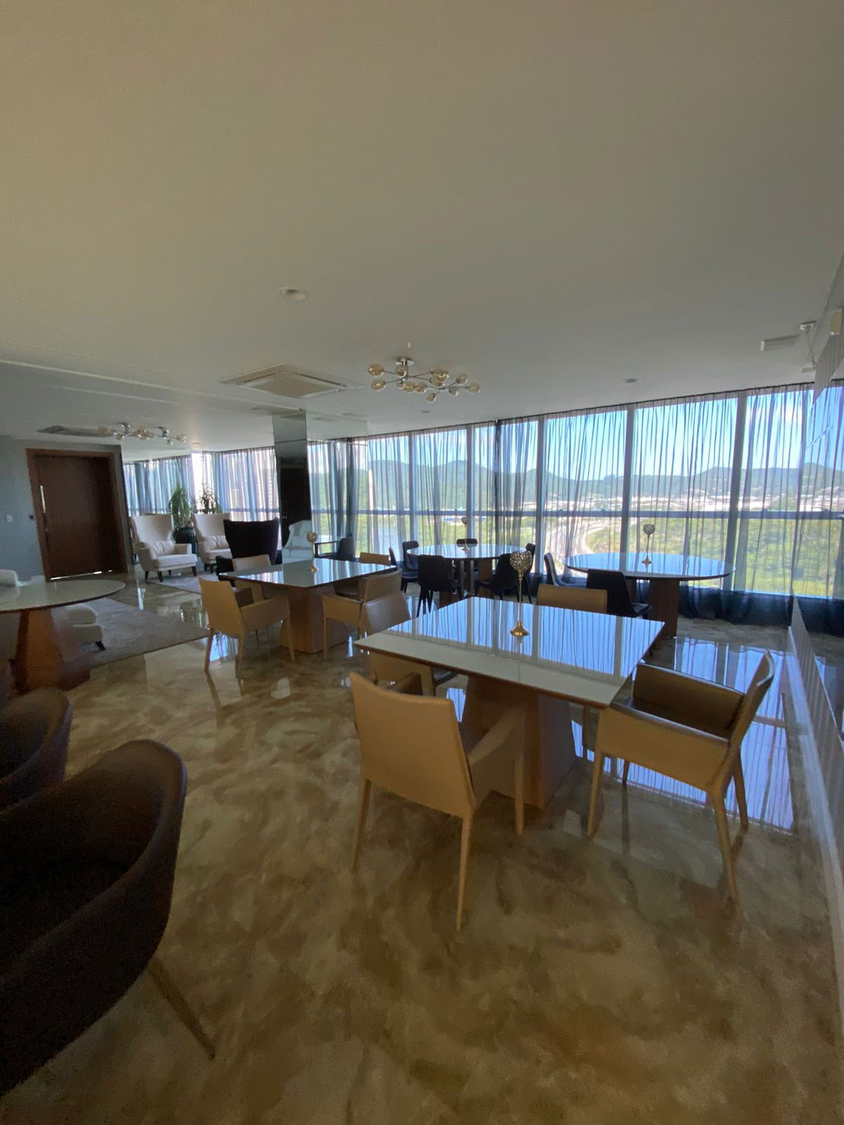 Venda de andar alto no Marina Beach Towers