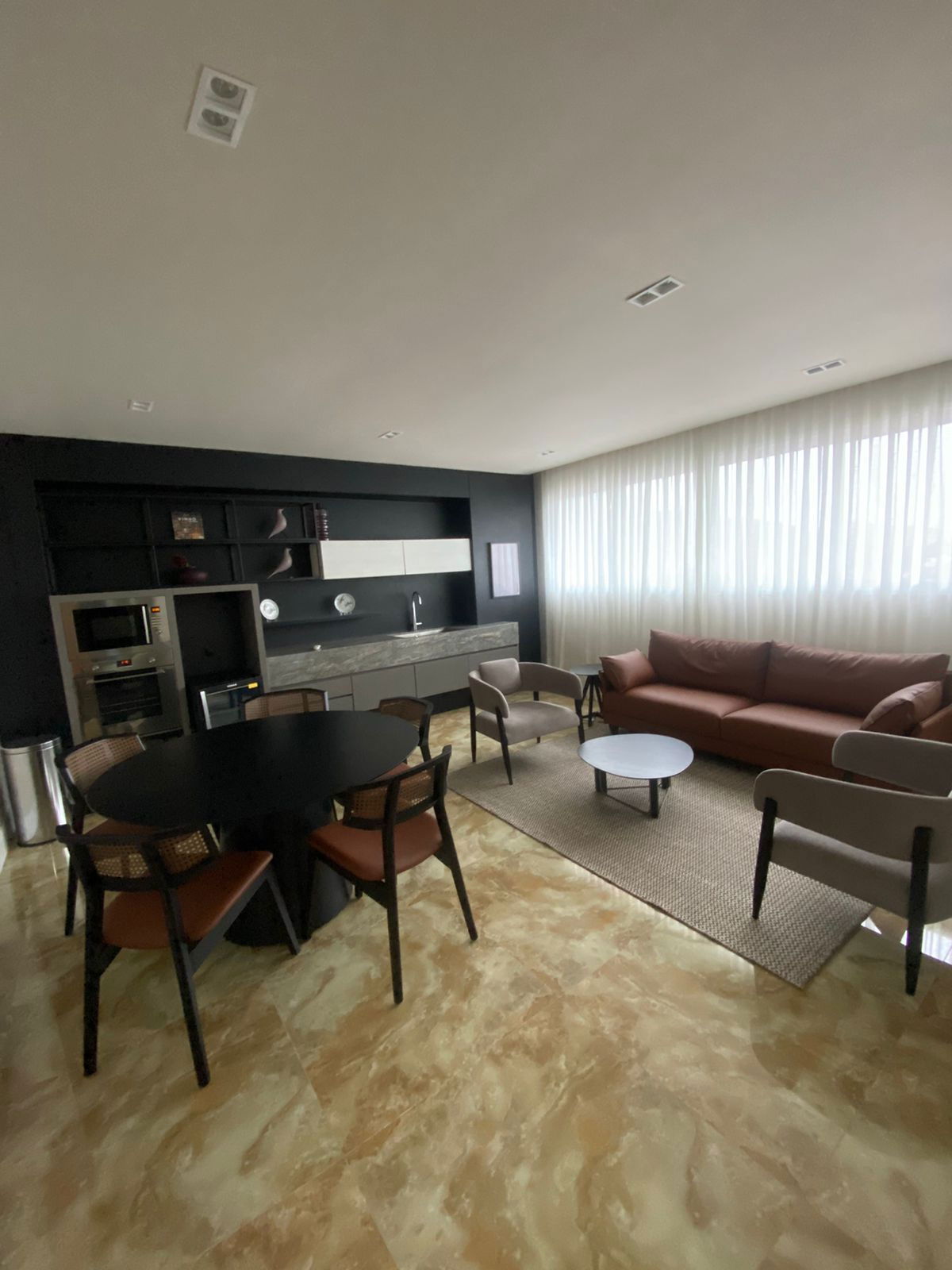 Venda de andar alto no Marina Beach Towers