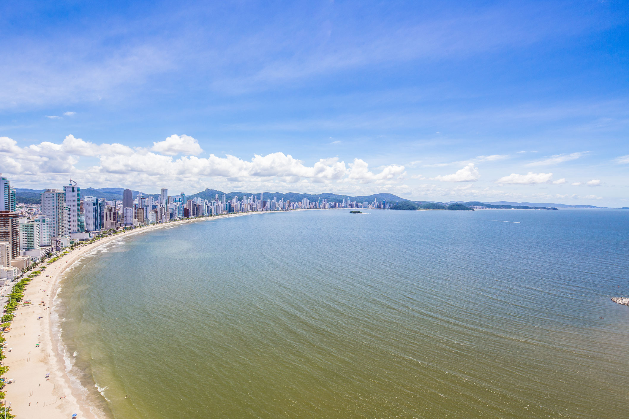 Venda de apto no Ibiza Towers em Balneário Camboriú